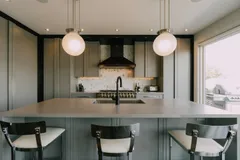 Cuisine avec éclairage en suspension